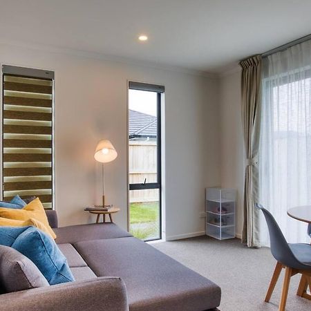 Cozy Retreat On Serene Street ハミルトン エクステリア 写真
