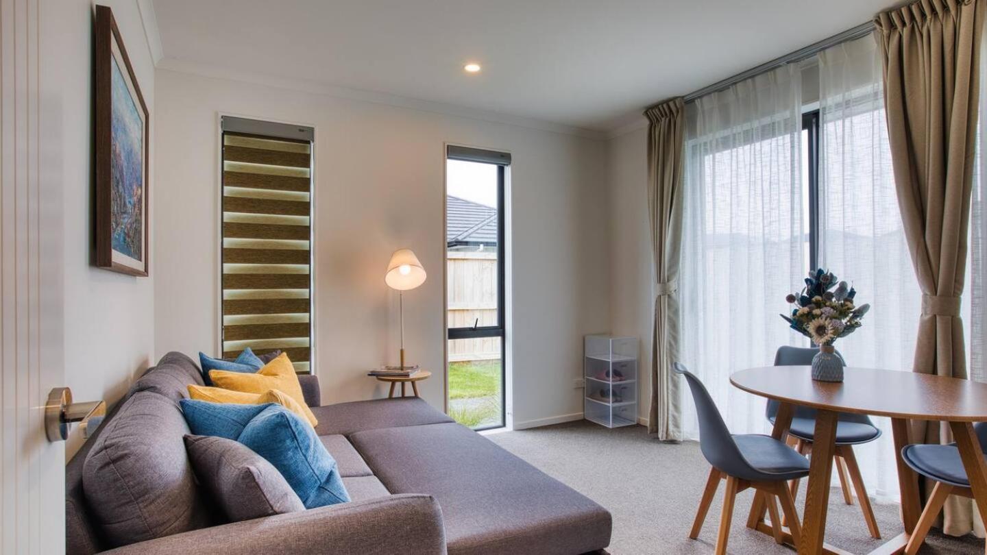 Cozy Retreat On Serene Street ハミルトン エクステリア 写真